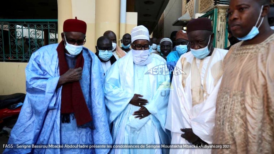 PHOTOS - FASS - Serigne Bassirou Mbacke Abdouhadre presente les condoléances de Serigne Mountakha Mbacké, Khalif General des Mourides