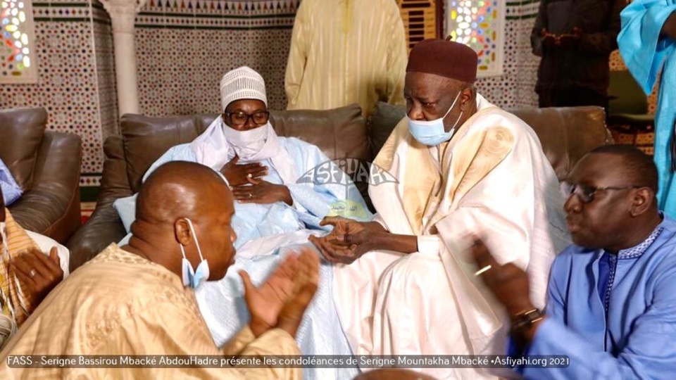 PHOTOS - FASS - Serigne Bassirou Mbacke Abdouhadre presente les condoléances de Serigne Mountakha Mbacké, Khalif General des Mourides