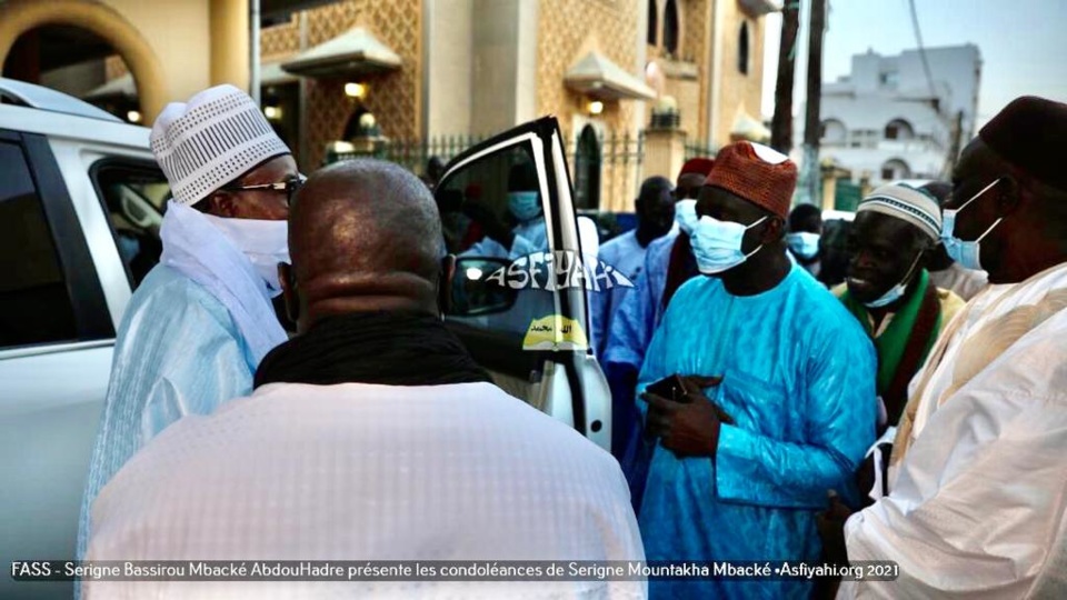 PHOTOS - FASS - Serigne Bassirou Mbacke Abdouhadre presente les condoléances de Serigne Mountakha Mbacké, Khalif General des Mourides