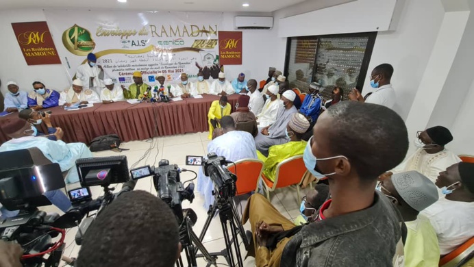 L'Association Islamique pour servir le Soufisme (AIS), offre des «enveloppes ramadan» aux Daaras L'Association Islamique pour servir le Soufisme (AIS), offre des «enveloppes ramadan» aux Daaras