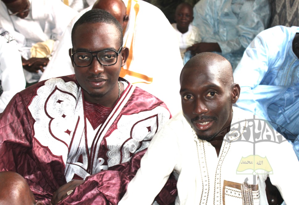 Mansour Sall de la 2stv , membre du Dahira  Asfiyahi en compagnie d'un des fils de El Hadj Bassirou Diagne,  Dialo Diagne Bassirou