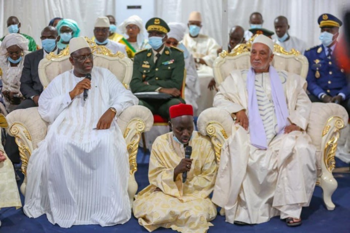 Visite de courtoisie du président de la république Macky SALL chez Chérif Abdoul Moutalib At-tidjany Visite de courtoisie du président de la république Macky SALL chez Chérif Abdoul Moutalib At-tidjany