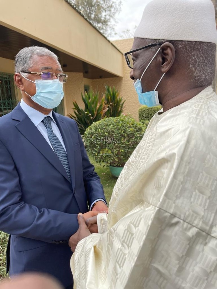 Visite du Khalife Général des Tidianes Serigne Babacar SY Mansour à l’Ambassadeur du Maroc au Sénégal, arrivé en fin de Séjour Visite du Khalife Général des Tidianes Serigne Babacar SY Mansour à l’Ambassadeur du Maroc au Sénégal, arrivé en fin de Séjour