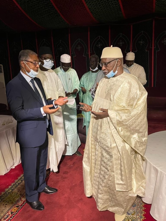 Visite du Khalife Général des Tidianes Serigne Babacar SY Mansour à l’Ambassadeur du Maroc au Sénégal, arrivé en fin de Séjour