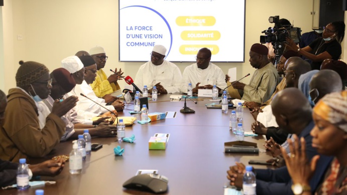 PHOTOS ET VIDEO - Déclaration Commune entre la Banque Islamique du Senegal et l'association Jama Atoun Nour Assouniya, portant sur la signature d’une convention – cadre de Financement PHOTOS ET VIDEO - Déclaration Commune entre la Banque Islamique du Senegal et l'association Jama Atoun Nour Assouniya, portant sur la signature d’une convention – cadre de Financement