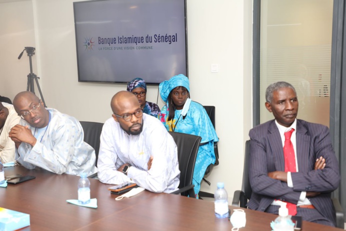 PHOTOS ET VIDEO - Déclaration Commune entre la Banque Islamique du Senegal et l'association Jama Atoun Nour Assouniya, portant sur la signature d’une convention – cadre de Financement PHOTOS ET VIDEO - Déclaration Commune entre la Banque Islamique du Senegal et l'association Jama Atoun Nour Assouniya, portant sur la signature d’une convention – cadre de Financement