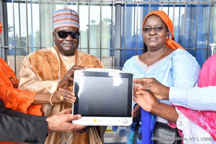 Les Émirats Arabes Unies offrent un important lot de matériel médical à l’hôpital El Hadj Abdou Aziz Sy Dabakh de Tivaouane Les Émirats Arabes Unies offrent un important lot de matériel médical à l’hôpital El Hadj Abdou Aziz Sy Dabakh de Tivaouane