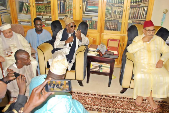 Kaolack - le Khalife de la fayda Tidianya, Cheikh Mouhamadoul Mahi NIASS a reçu le Khalife général des Tidianes du Maroc et la délégation chérifienne. Kaolack - le Khalife de la fayda Tidianya, Cheikh Mouhamadoul Mahi NIASS a reçu le Khalife général des Tidianes du Maroc et la délégation chérifienne.