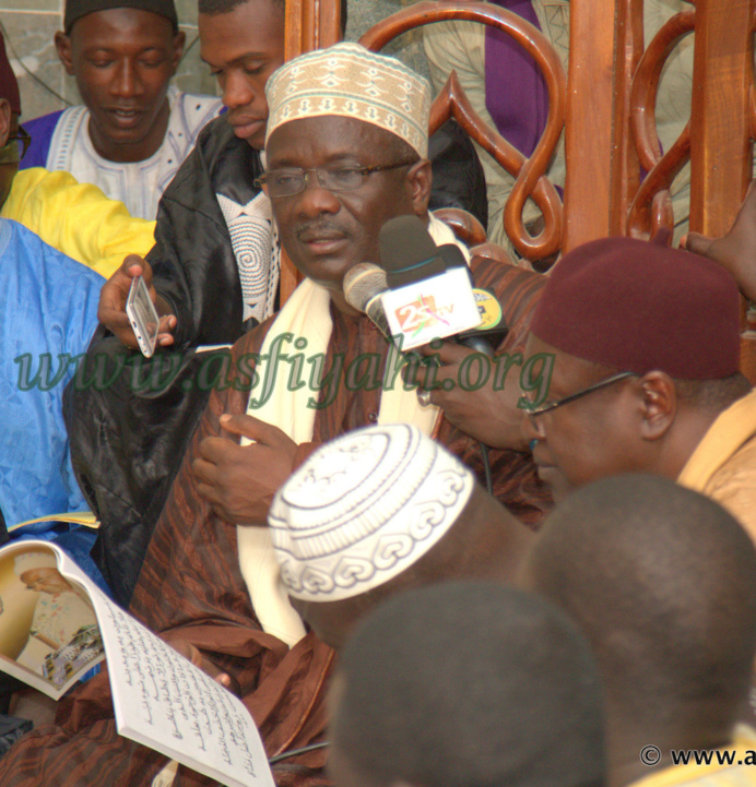 VIDEO - Serigne Pape Makhtar Kébé traduit en Wolof le Poème de Serigne Mansour Sy Borom Daara Ji sur les Caricatures du Prophète