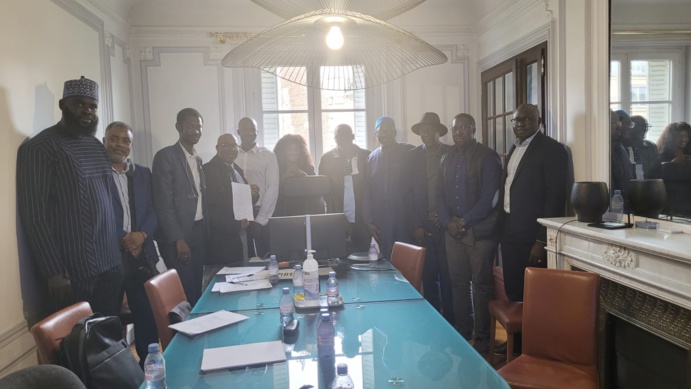 Zawiya Seydina Cheikh (RTA) de Paris : signature de la promesse de vente d’un immeuble pour près d’un milliard de francs CFA. Zawiya Seydina Cheikh (RTA) de Paris : signature de la promesse de vente d’un immeuble pour près d’un milliard de francs CFA.