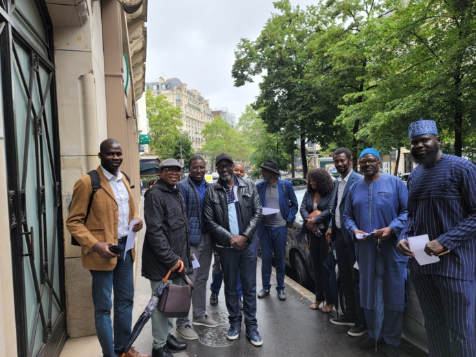 Zawiya Seydina Cheikh (RTA) de Paris : signature de la promesse de vente d’un immeuble pour près d’un milliard de francs CFA. Zawiya Seydina Cheikh (RTA) de Paris : signature de la promesse de vente d’un immeuble pour près d’un milliard de francs CFA.