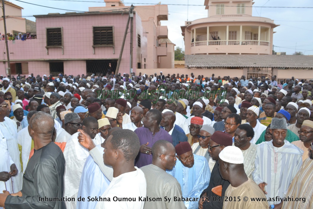 PHOTOS - Les Images de la levée du corps de Sokhna Oumou Kalsom Sy Bint Serigne Babacar suivie de son Inhumation à Tivaouane 