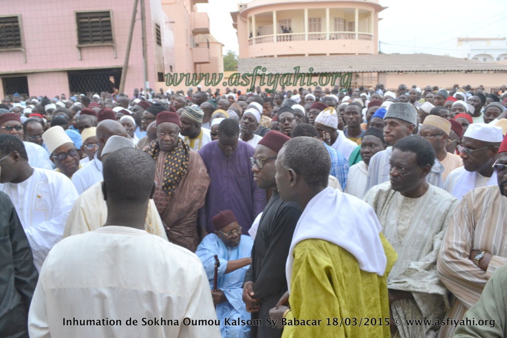 PHOTOS - Les Images de la levée du corps de Sokhna Oumou Kalsom Sy Bint Serigne Babacar suivie de son Inhumation à Tivaouane 