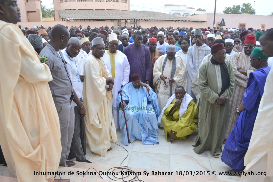 PHOTOS - Les Images de la levée du corps de Sokhna Oumou Kalsom Sy Bint Serigne Babacar suivie de son Inhumation à Tivaouane 