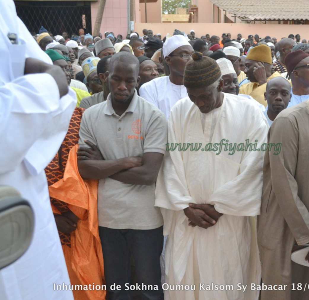 PHOTOS - Les Images de la levée du corps de Sokhna Oumou Kalsom Sy Bint Serigne Babacar suivie de son Inhumation à Tivaouane 
