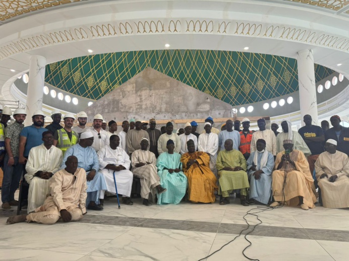 VISITE GUIDÉE DE LA GRANDE MOSQUÉE EL HADJI MALICK SY TIVAOUANE VISITE GUIDÉE DE LA GRANDE MOSQUÉE EL HADJI MALICK SY TIVAOUANE