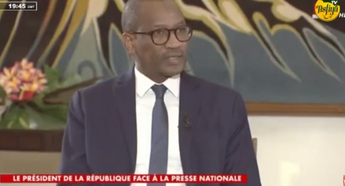 DIRECT- MACKY SALL FACE A LA PRESSE