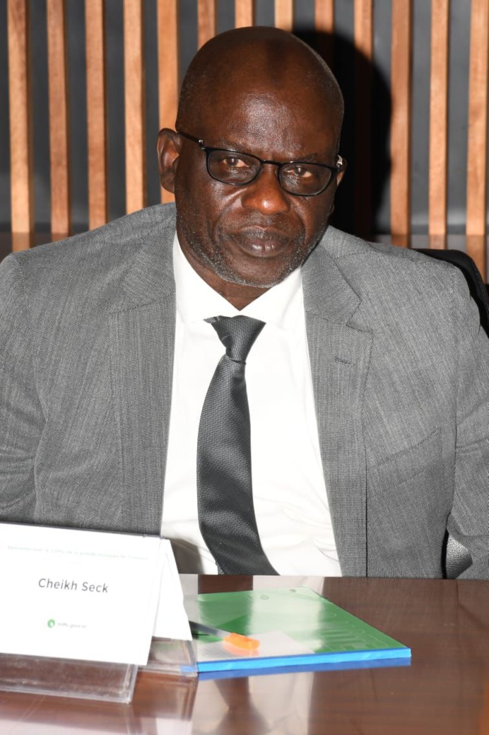 Rencontre entre l'association AJANA et le Ministre des Infrastructures El Malick Ndiaye Rencontre entre l'association AJANA et le Ministre des Infrastructures El Malick Ndiaye