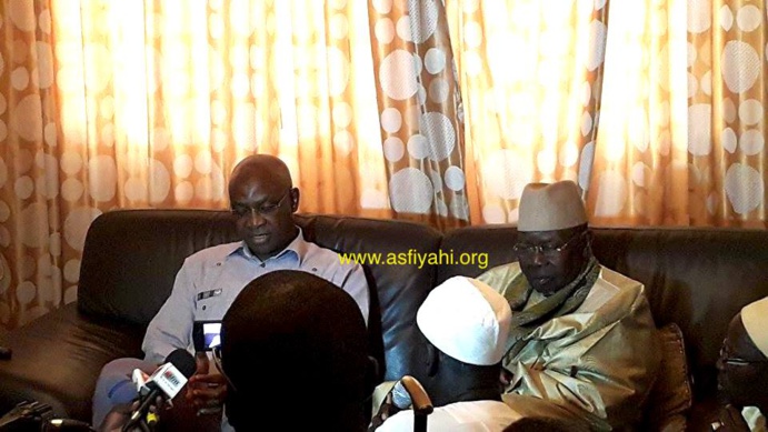 Recevant le Ministre de l'éducation Serigne Mbaye Thiam, Serigne Abdoul Aziz Sy Al Amine prie pour une année scolaire apaisée Recevant le Ministre de l'éducation Serigne Mbaye Thiam, Serigne Abdoul Aziz Sy Al Amine prie pour une année scolaire apaisée
