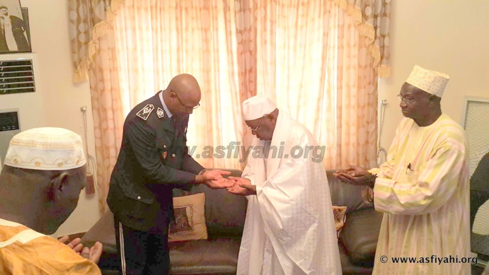 Oumar Maal, Nouveau Directeur Général de la Police Nationale reçu par Serigne Abdoul Aziz Sy Al Amine Oumar Maal, Nouveau Directeur Général de la Police Nationale reçu par Serigne Abdoul Aziz Sy Al Amine