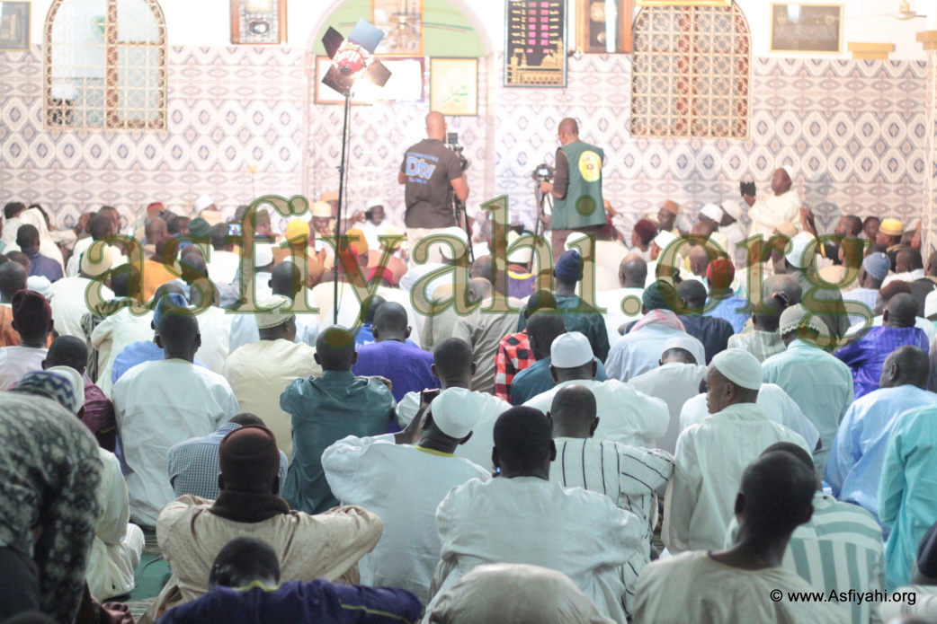 PHOTOS - Les Images de la "Hadara de la Jeunesse", organisée le Vendredi 1er janvier 2016 à la Zawiya El Hadj Malick Sy de Dakar par la Dahira Asfiyahi PHOTOS - Les Images de la "Hadara de la Jeunesse", organisée le Vendredi 1er janvier 2016 à la Zawiya El Hadj Malick Sy de Dakar par la Dahira Asfiyahi