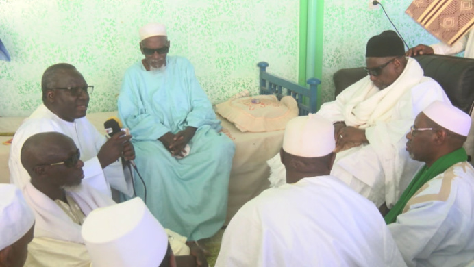 TOUBA - Le Khalif Thierno Bachir Tall reçu par le Khalif Cheikh Sidy Mokhtar Mbacké TOUBA - Le Khalif Thierno Bachir Tall reçu par le Khalif Cheikh Sidy Mokhtar Mbacké