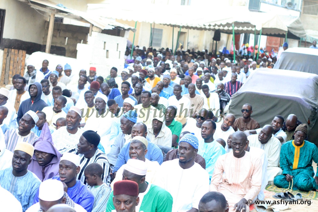 PHOTOS - KHADRATOUL DJUMAH - Serigne Abdoul Aziz Sy Al Amine hôte de Serigne Mor Diop aux parcelles assainies, vendredi 18 mars 2016 