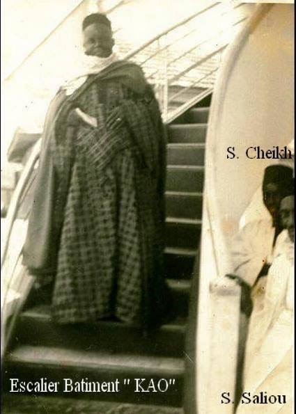 Traduction du Khassida Abûnâ Abou Bakrine de Serigne Cheikh Ahmed Tidiane SY Al Maktûm Traduction du Khassida Abûnâ Abou Bakrine de Serigne Cheikh Ahmed Tidiane SY Al Maktûm