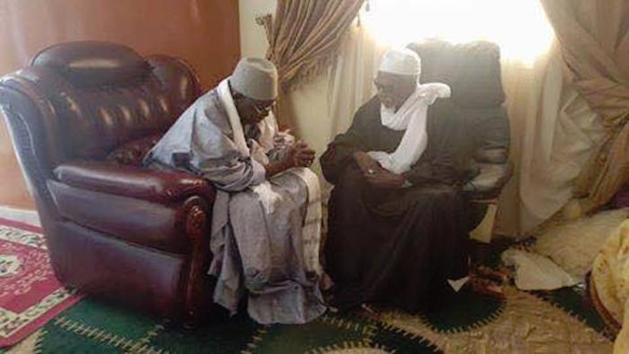 TOUBA - Serigne Abdoul Aziz Sy Al Amine a presenté les condoléances de la Hadara Tidjaniyya à Serigne Cheikh Sidy Mokhtar Mbacké TOUBA - Serigne Abdoul Aziz Sy Al Amine a presenté les condoléances de la Hadara Tidjaniyya à Serigne Cheikh Sidy Mokhtar Mbacké