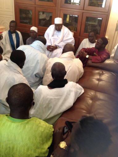 Une délégation de Hizbut-Tarqiyyah reçue ce Jeudi à Tivaouane par Serigne Abdou Aziz Al Amine Une délégation de Hizbut-Tarqiyyah reçue ce Jeudi à Tivaouane par Serigne Abdou Aziz Al Amine
