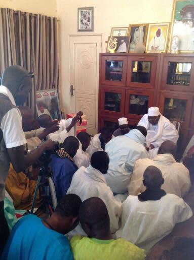 Une délégation de Hizbut-Tarqiyyah reçue ce Jeudi à Tivaouane par Serigne Abdou Aziz Al Amine Une délégation de Hizbut-Tarqiyyah reçue ce Jeudi à Tivaouane par Serigne Abdou Aziz Al Amine