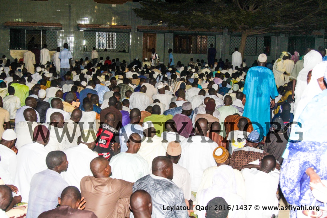 PHOTOS - 2 JUILLET 2016 À TIVAOUANE - Les Images de la Leylatoul Qadr à la Zawiya El Hadj Malick SY (rta)