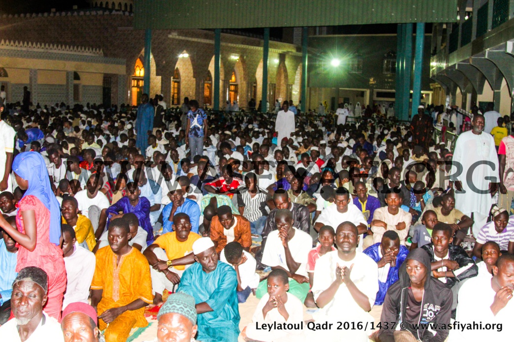 PHOTOS - 2 JUILLET 2016 À TIVAOUANE - Les Images de la Leylatoul Qadr à la Zawiya El Hadj Malick SY (rta)