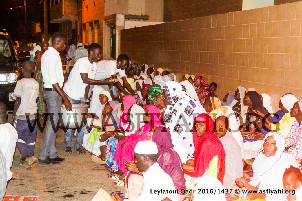 PHOTOS - 2 JUILLET 2016 À TIVAOUANE - Les Images de la Leylatoul Qadr à la Zawiya El Hadj Malick SY (rta)