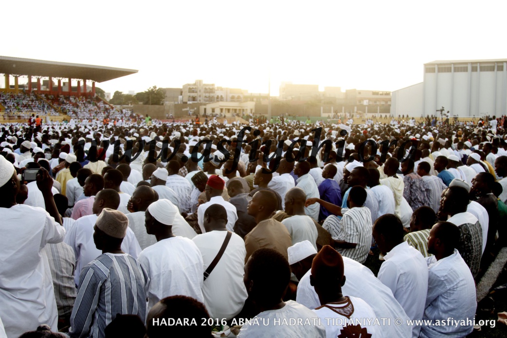 PHOTOS - 15 JUILLET 2016 AU STADE AMADOU BARRY - Regardez les images de la Hadratoul Djumah exceptionnelle presidée par Serigne Abdoul Aziz Sy Al Amine 