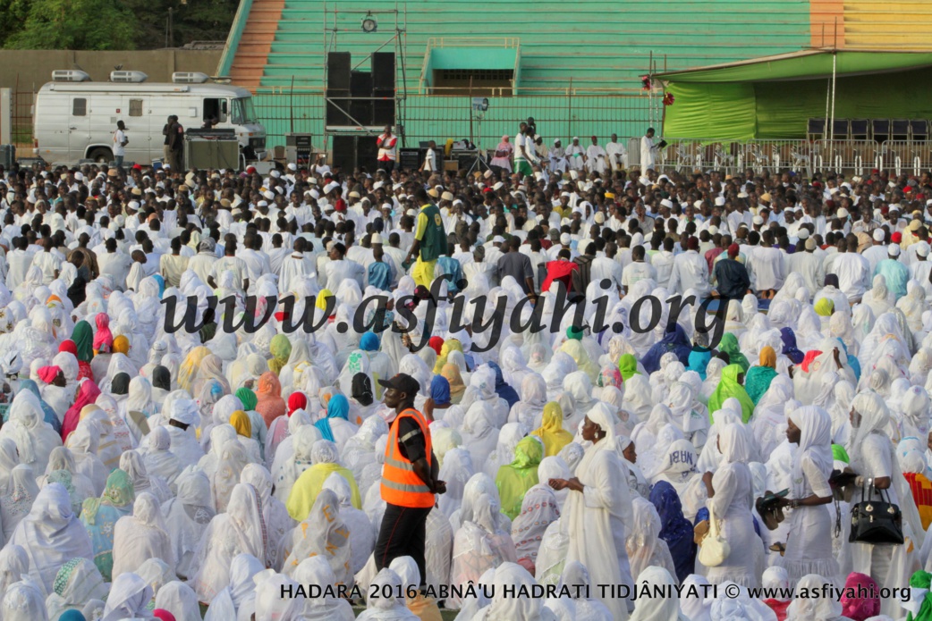 PHOTOS - 15 JUILLET 2016 AU STADE AMADOU BARRY - Regardez les images de la Hadratoul Djumah exceptionnelle presidée par Serigne Abdoul Aziz Sy Al Amine 