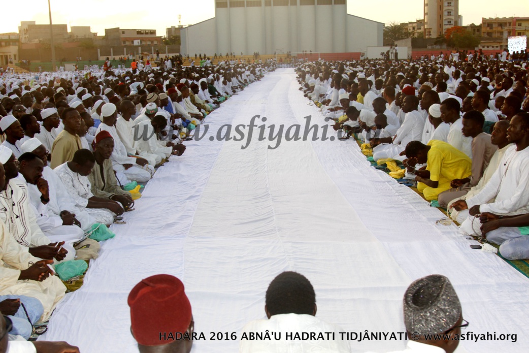 PHOTOS - 15 JUILLET 2016 AU STADE AMADOU BARRY - Regardez les images de la Hadratoul Djumah exceptionnelle presidée par Serigne Abdoul Aziz Sy Al Amine 