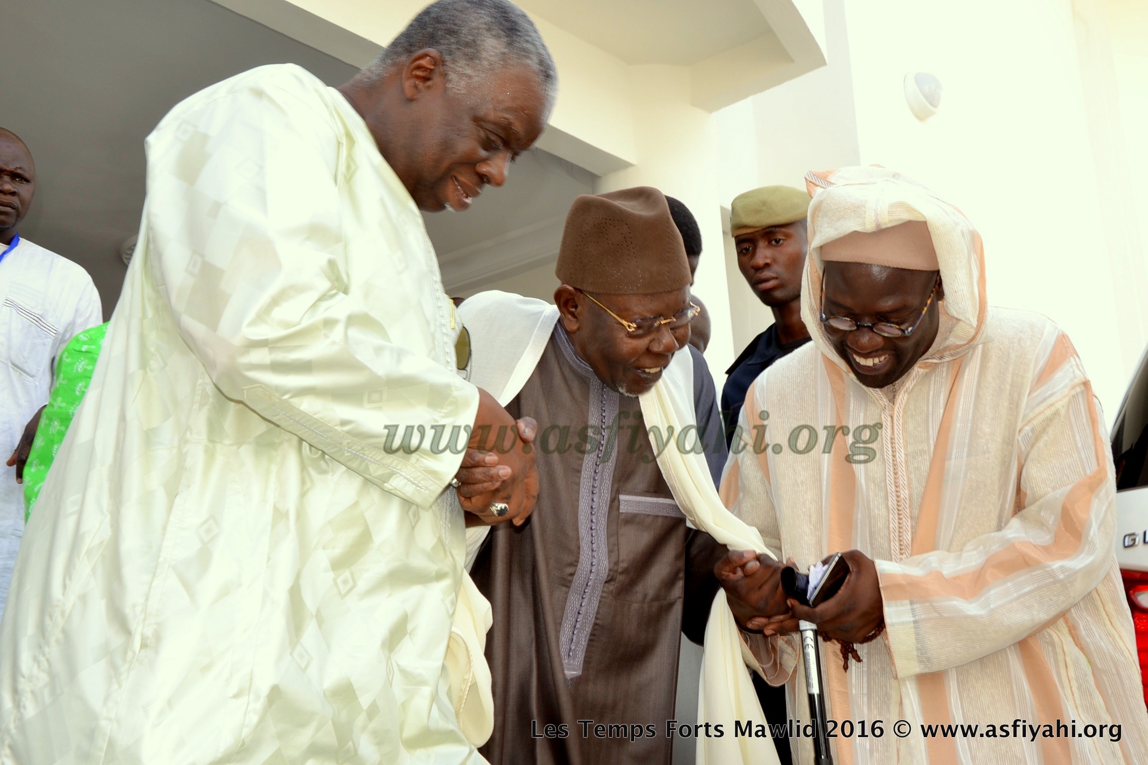 PHOTOS - Dispositif Sécuritaire et Médical, la Cuisine , les Ziarras , les Médias le commerce: Découvrez quelques  temps-forts du Gamou de Tivaouane 2016