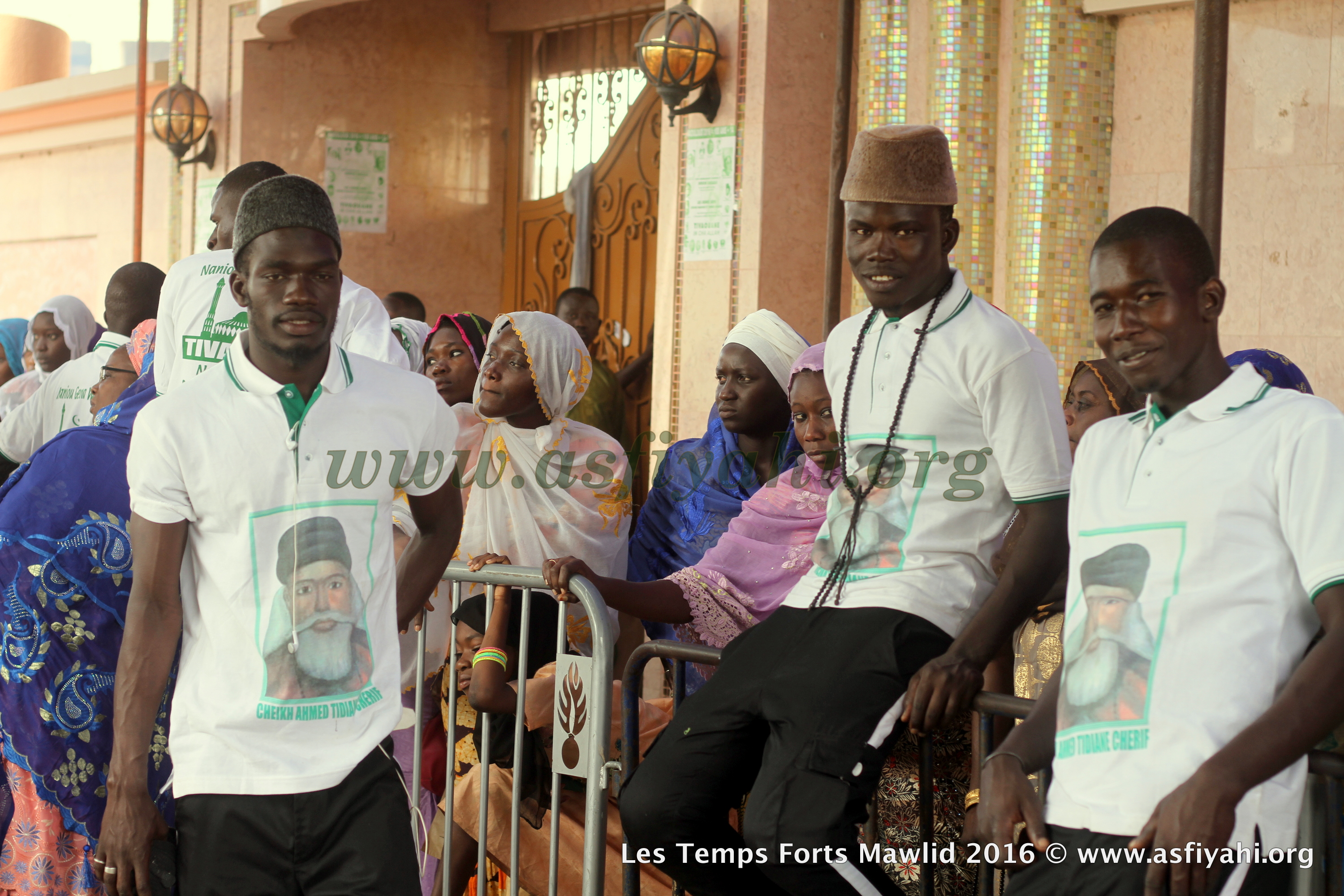 PHOTOS - Dispositif Sécuritaire et Médical, la Cuisine , les Ziarras , les Médias le commerce: Découvrez quelques  temps-forts du Gamou de Tivaouane 2016