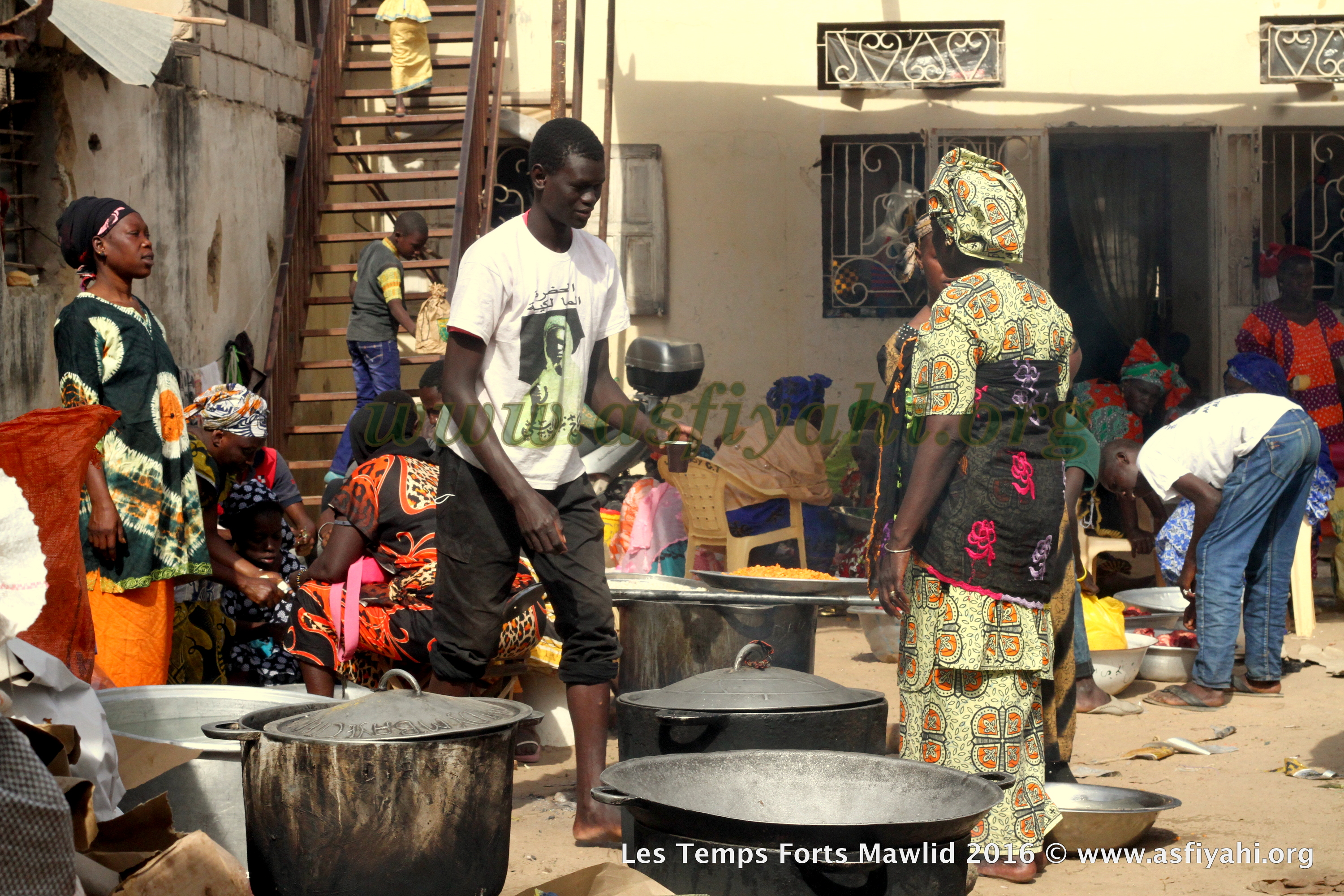 PHOTOS - Dispositif Sécuritaire et Médical, la Cuisine , les Ziarras , les Médias le commerce: Découvrez quelques  temps-forts du Gamou de Tivaouane 2016