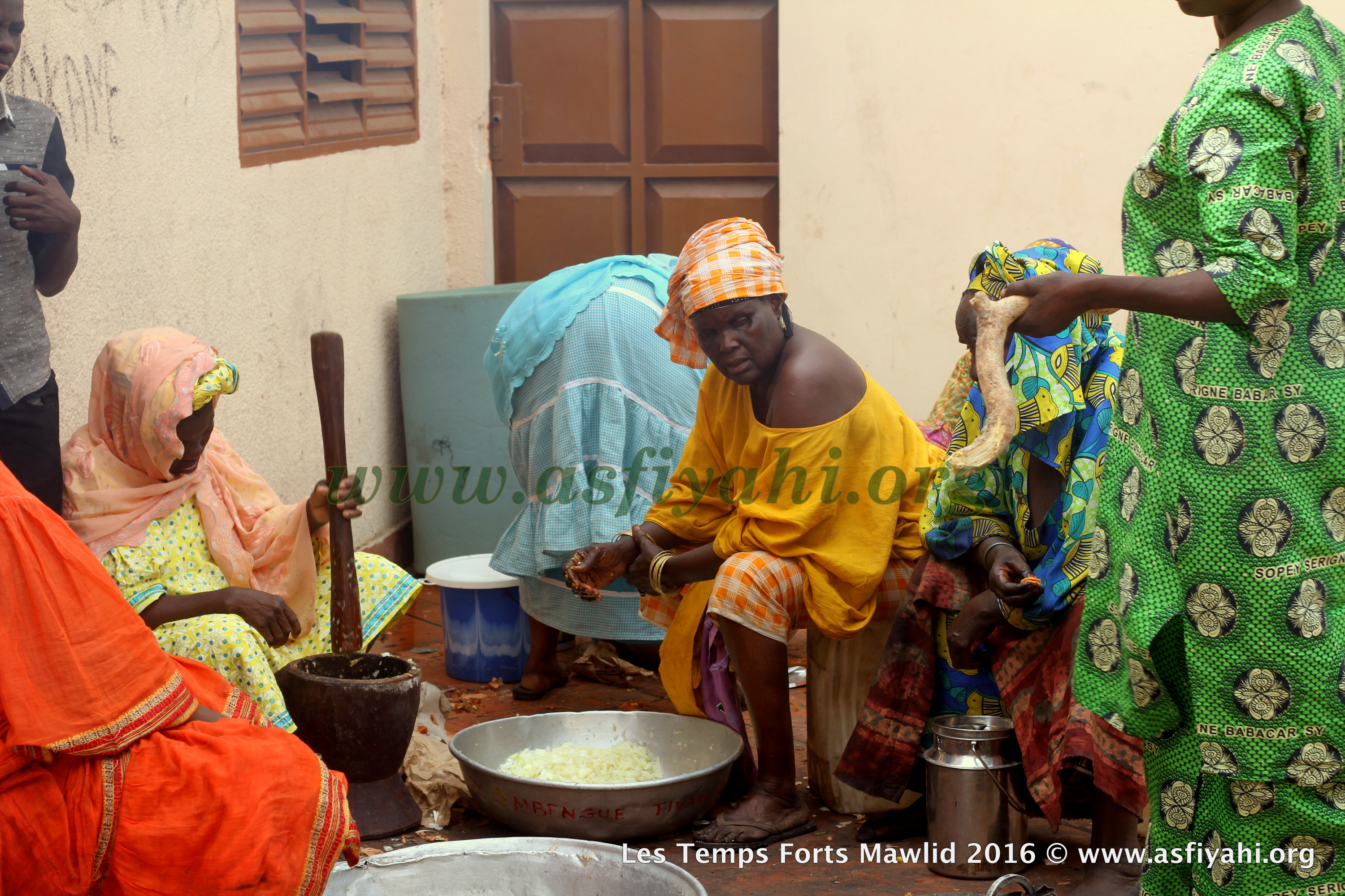 PHOTOS - Dispositif Sécuritaire et Médical, la Cuisine , les Ziarras , les Médias le commerce: Découvrez quelques  temps-forts du Gamou de Tivaouane 2016