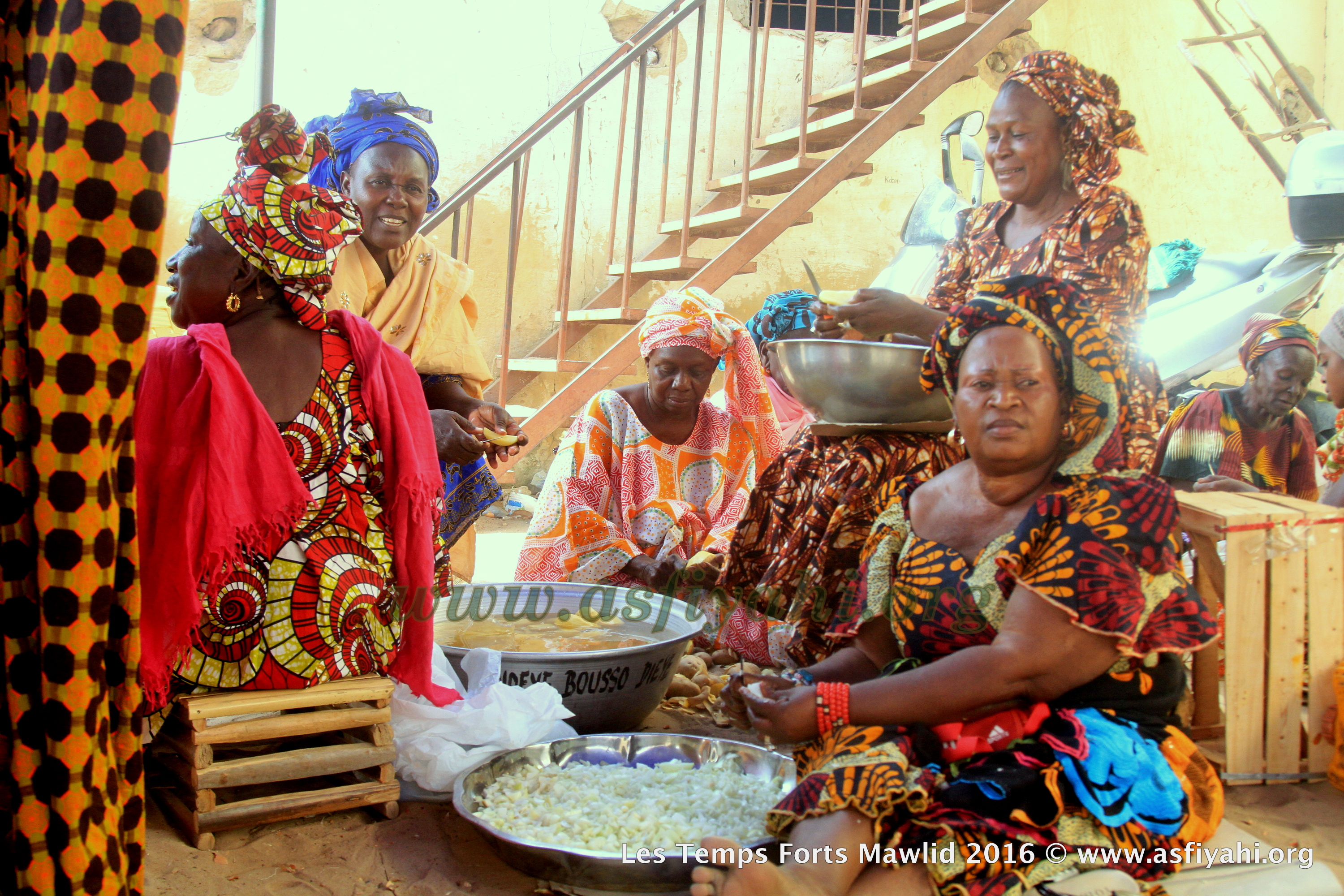 PHOTOS - Dispositif Sécuritaire et Médical, la Cuisine , les Ziarras , les Médias le commerce: Découvrez quelques  temps-forts du Gamou de Tivaouane 2016