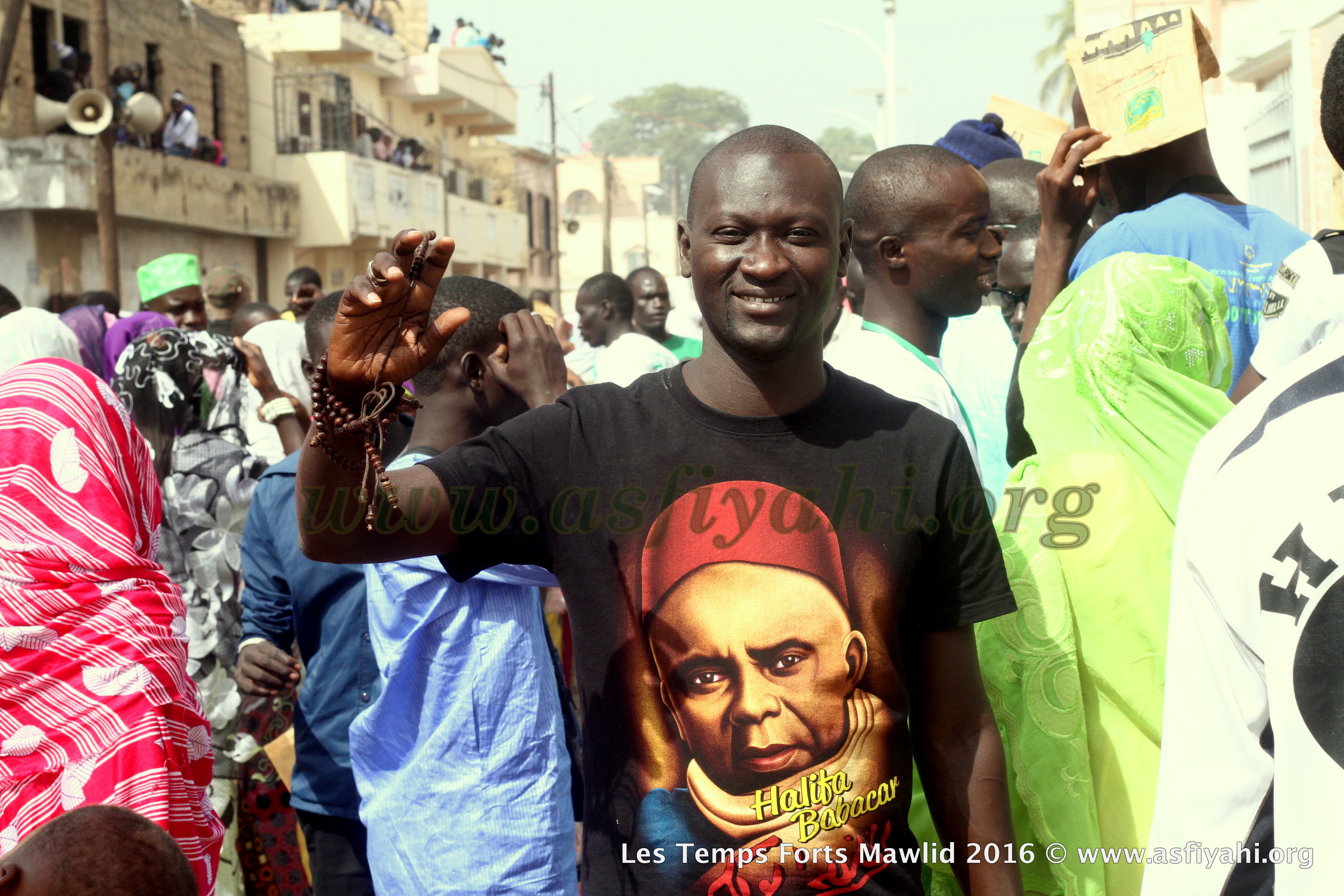 PHOTOS - Dispositif Sécuritaire et Médical, la Cuisine , les Ziarras , les Médias le commerce: Découvrez quelques  temps-forts du Gamou de Tivaouane 2016