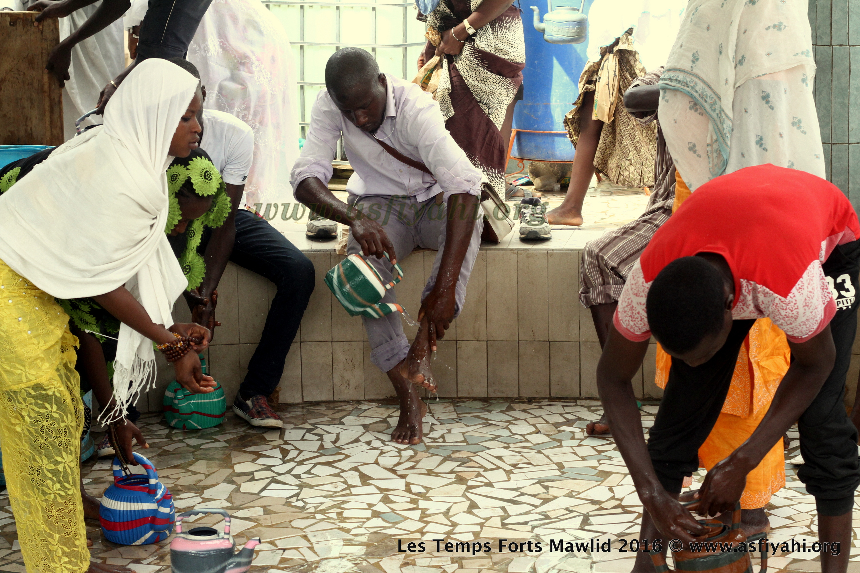 PHOTOS - Dispositif Sécuritaire et Médical, la Cuisine , les Ziarras , les Médias le commerce: Découvrez quelques  temps-forts du Gamou de Tivaouane 2016