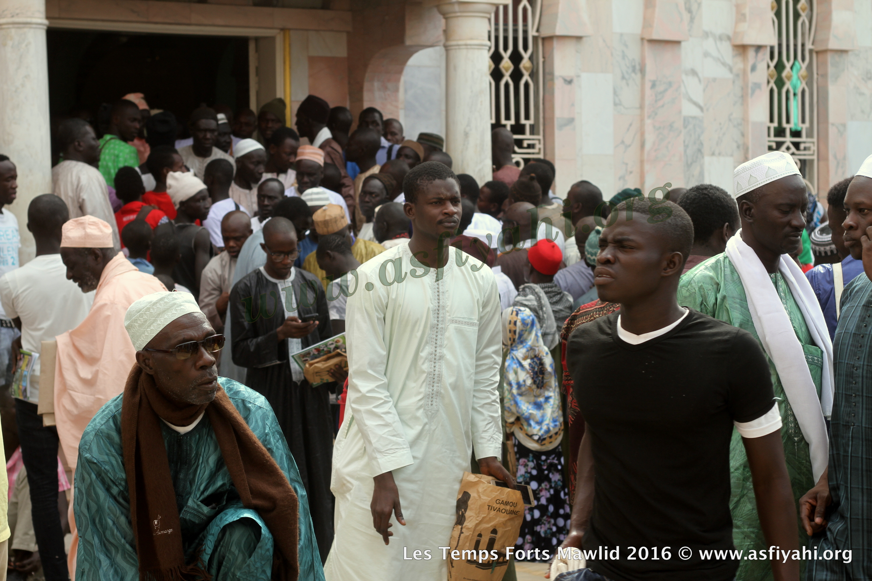 PHOTOS - Dispositif Sécuritaire et Médical, la Cuisine , les Ziarras , les Médias le commerce: Découvrez quelques  temps-forts du Gamou de Tivaouane 2016