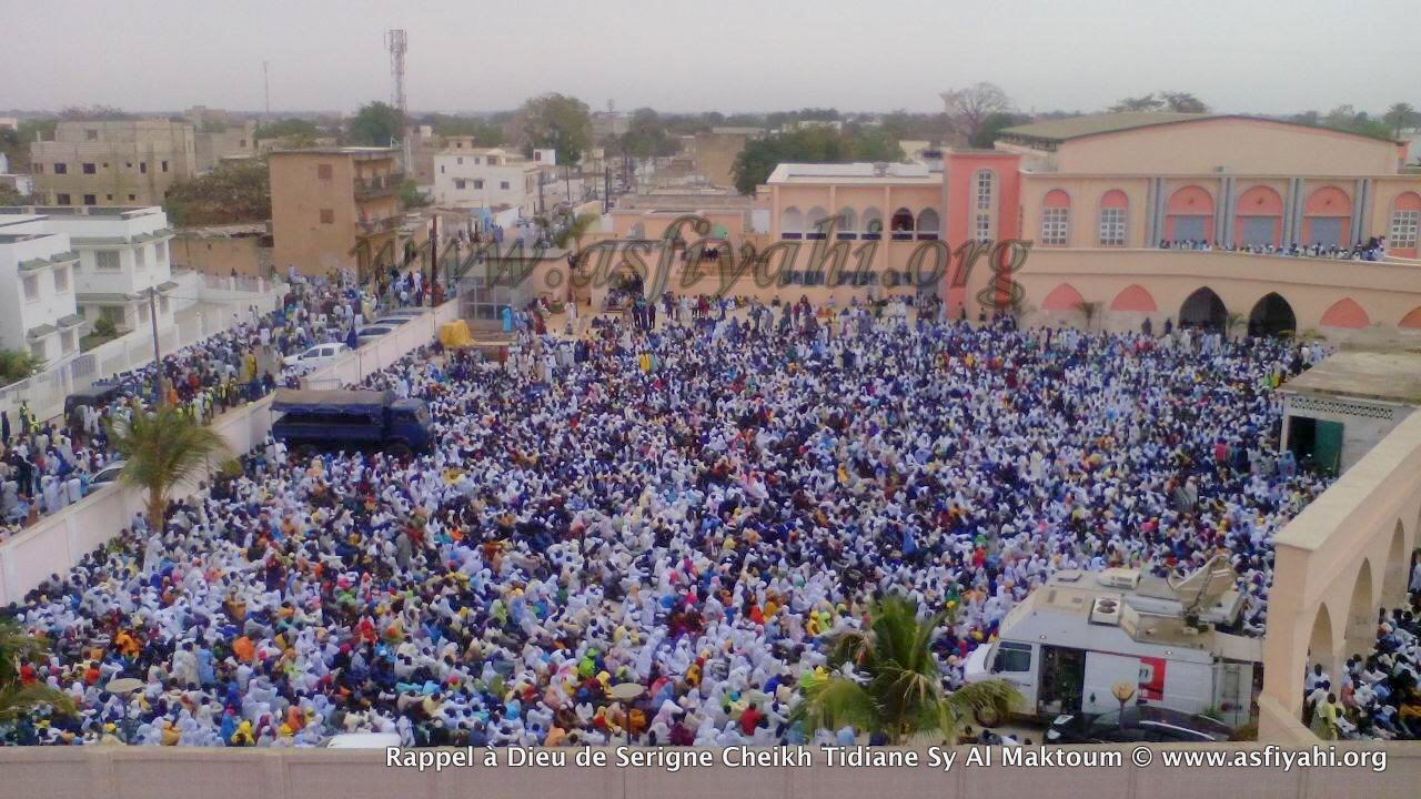 PHOTOS - RAPPEL À DIEU D'AL MAKTOUM: Plusieurs milliers de fidèles se recueillent