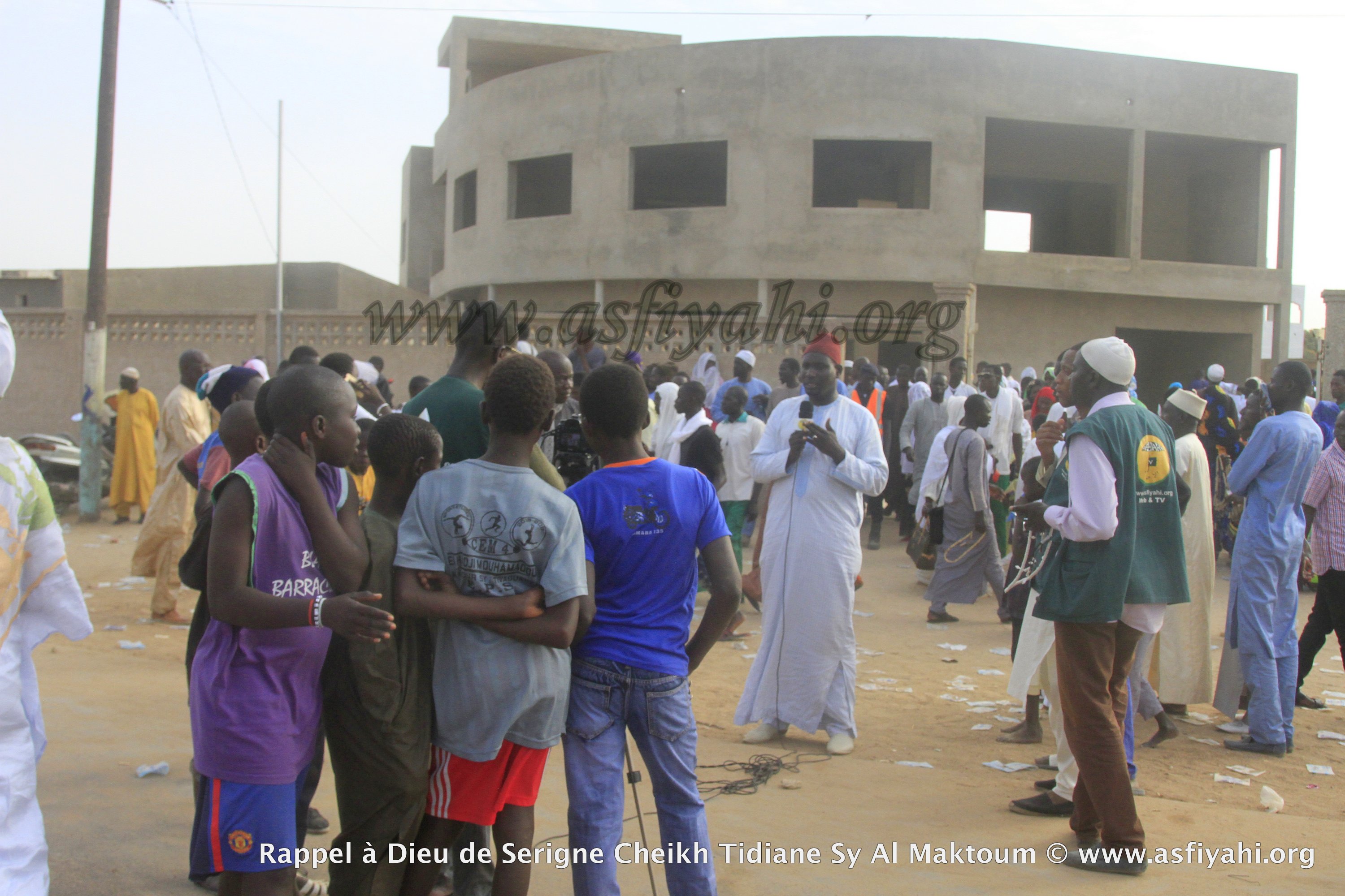 PHOTOS - RAPPEL À DIEU D'AL MAKTOUM: Plusieurs milliers de fidèles se recueillent