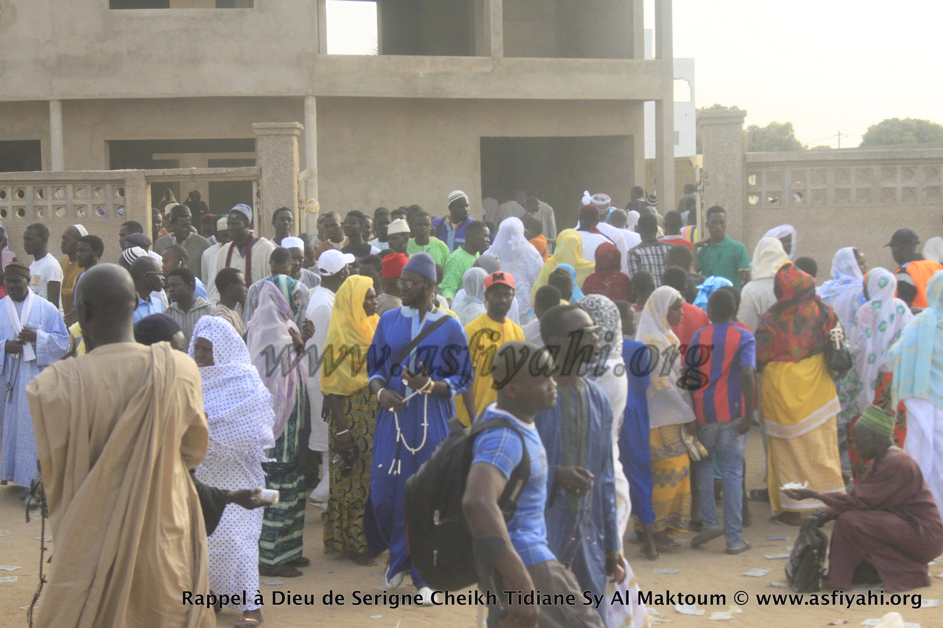 PHOTOS - RAPPEL À DIEU D'AL MAKTOUM: Plusieurs milliers de fidèles se recueillent