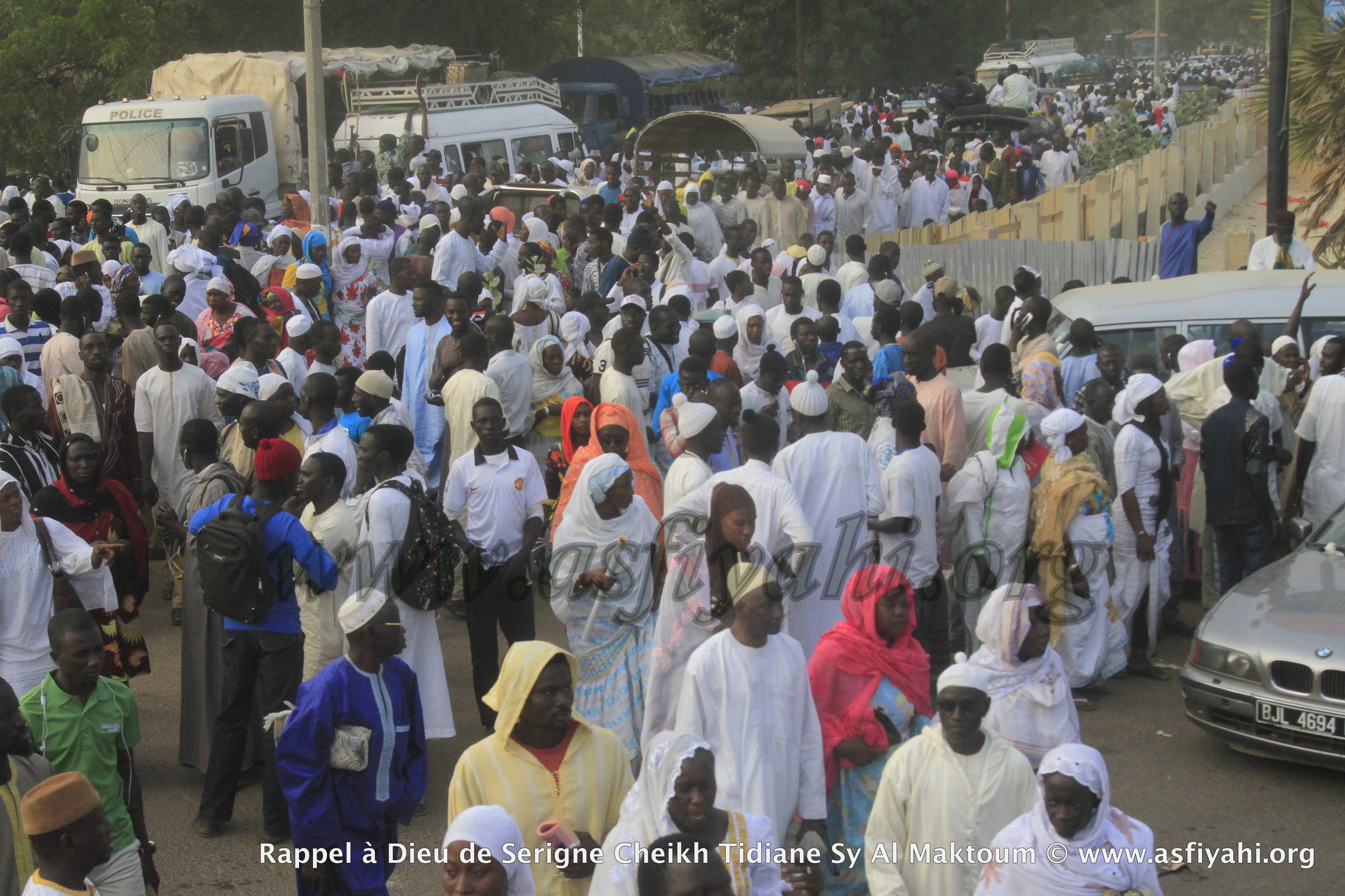 PHOTOS - RAPPEL À DIEU D'AL MAKTOUM: Plusieurs milliers de fidèles se recueillent