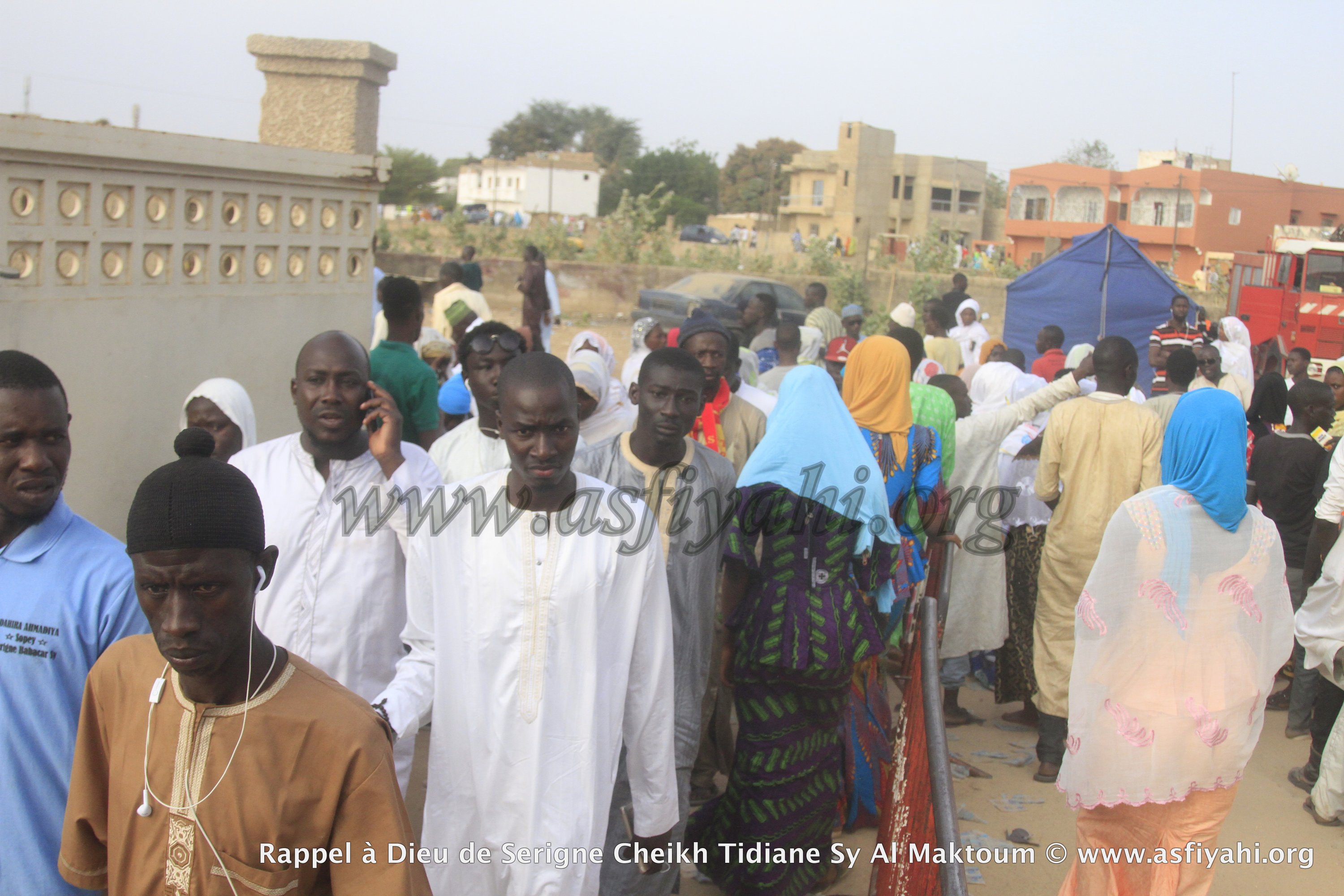 PHOTOS - RAPPEL À DIEU D'AL MAKTOUM: Plusieurs milliers de fidèles se recueillent